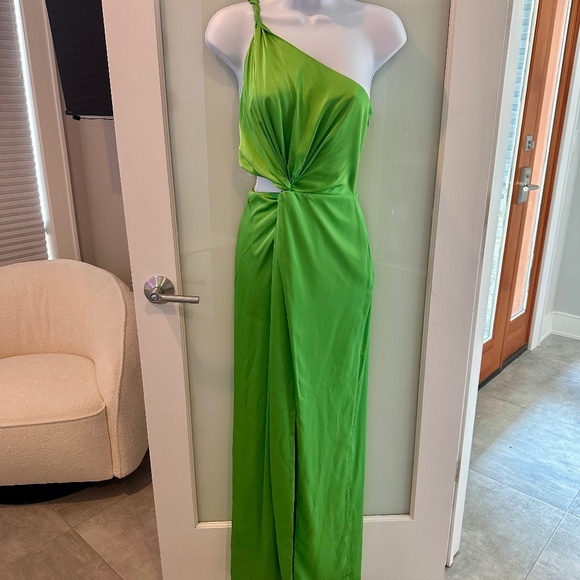 New w/Tags!! Amur Deena One Shoulder Gown in Green Daylily, size 4 - Picture 14 of 16